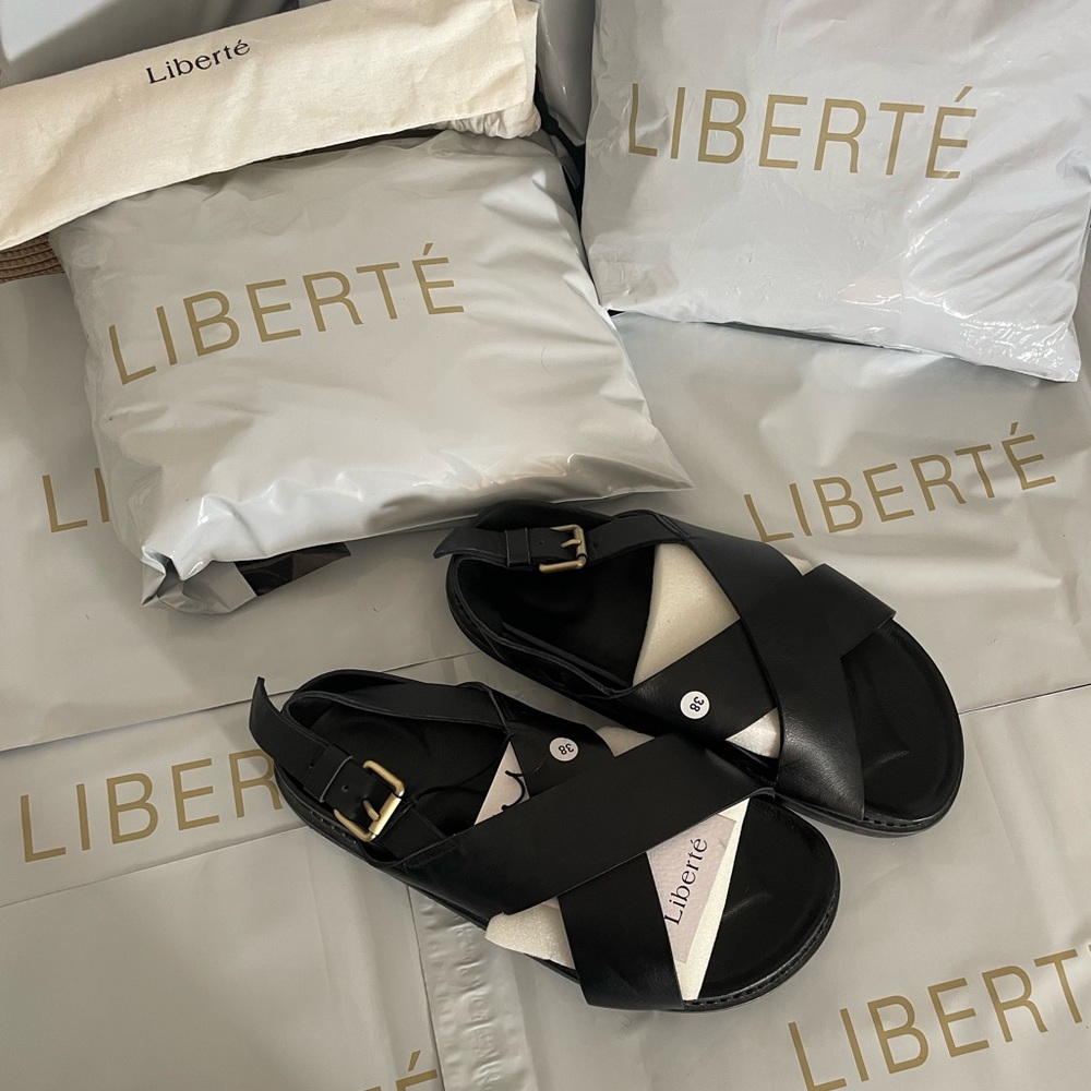 Capri sandals Black size 7